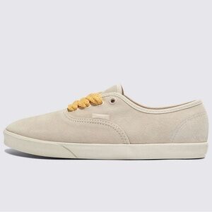 Vans Authentic Lowpro Suede Sneakers with Yellow Laces. Perfct for spring/summer